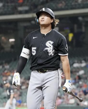 　アストロズ戦の８回、空振り三振に倒れたホワイトソックス・村上（共同）