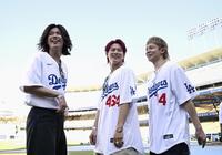 始球式を務めるため、球場を訪れたダンスボーカルグループ「Ｎｕｍｂｅｒ＿ｉ（ナンバーアイ）」の（左から）神宮寺勇太、平野紫耀、岸優太（共同）