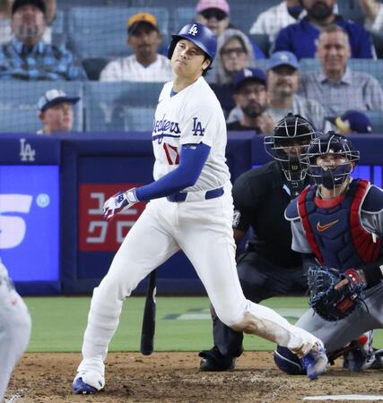 　カージナルス戦の10回、空振り三振に倒れたドジャース・大谷＝ロサンゼルス（共同）