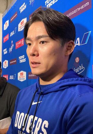 試合後、取材に応じる山本由伸（撮影・小林信行）