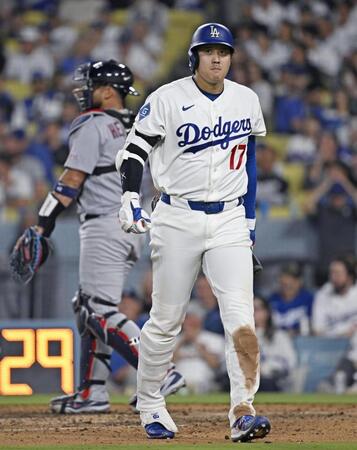 　カージナルス戦の６回、空振り三振に倒れたドジャース・大谷＝ロサンゼルス（共同）