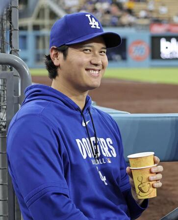 先発を外れた大谷（共同）