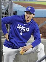 先発を外れた大谷（共同）