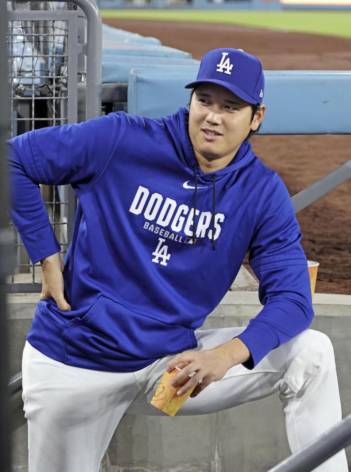 先発を外れた大谷（共同）