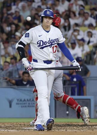 ５回、空振り三振に倒れた大谷（共同）
