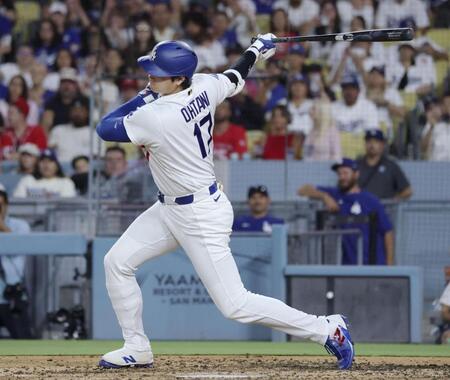 ５回、空振り三振に倒れた大谷（共同）