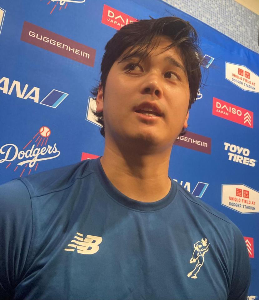 試合後に取材に応じる大谷（撮影・小林信行）
