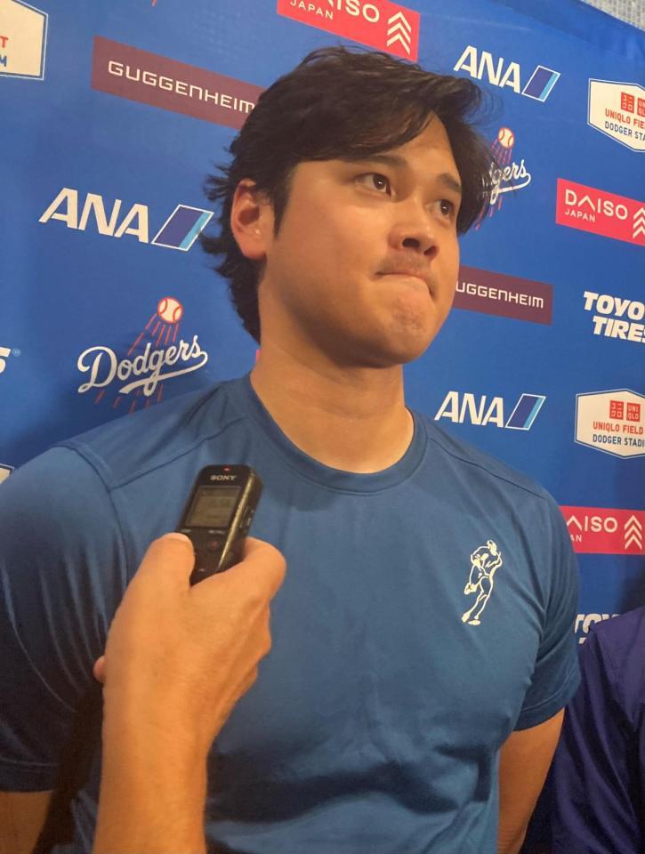試合後に取材に応じる大谷（撮影・小林信行）