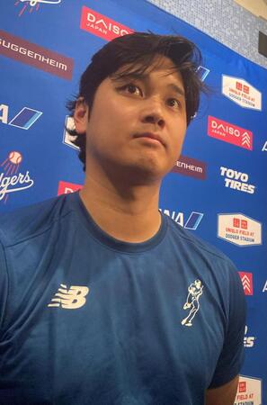 試合後に取材に応じる大谷（撮影・小林信行）