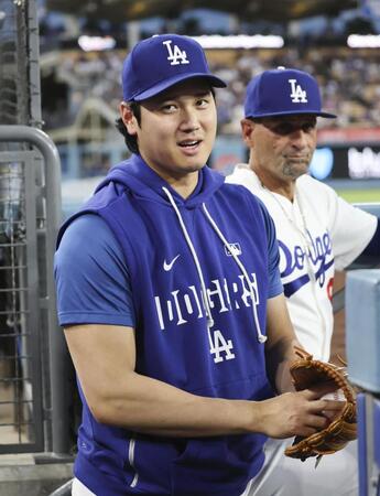 　レッズ戦の１回、ベンチのドジャース・大谷＝ロサンゼルス（共同）