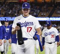 　レッズに勝利し、引き揚げるドジャース・大谷＝ロサンゼルス（共同）