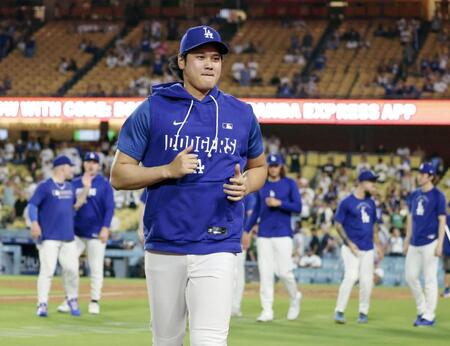 レッズに勝利し、引き揚げる大谷（共同）