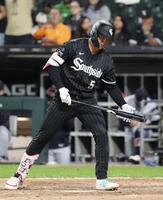 　タイガース戦の９回、空振り三振に倒れ、最後の打者となったホワイトソックス・村上＝シカゴ（共同）