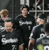 　タイガースに敗れ引き揚げるホワイトソックス・村上＝シカゴ（共同）