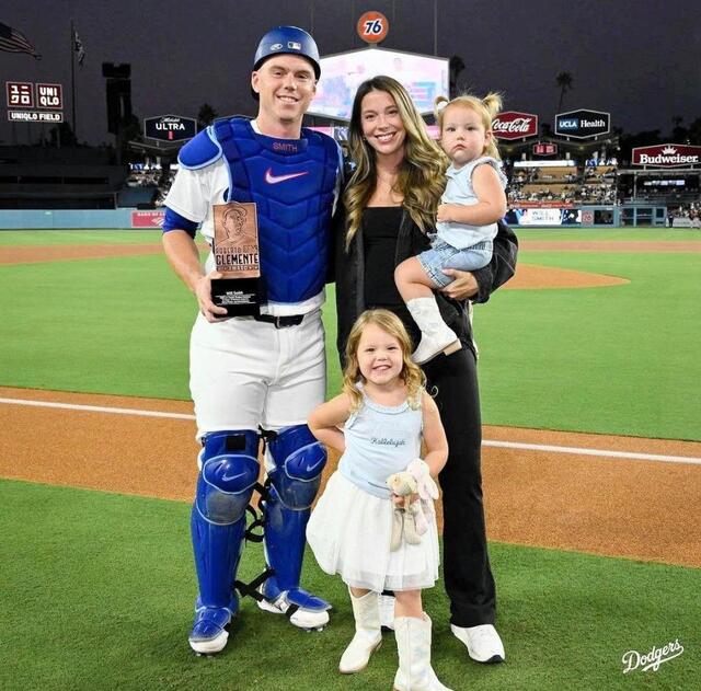 ドジャース ウィル・スミス一家に大歓声