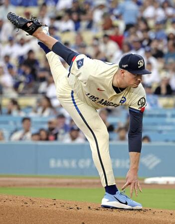 　ジャイアンツ戦に先発したドジャースのスクバル＝ロサンゼルス（共同）