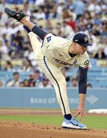 　ジャイアンツ戦に先発したドジャースのスクバル＝ロサンゼルス（共同）