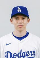 日本人初の大リーガー村上雅則氏が晴れやか始球式 メジャー通算成績5
