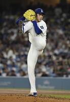　パドレス戦の４回に登板したドジャース・佐々木朗＝ロサンゼルス（共同）