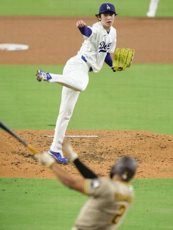 　４回に登板した佐々木（共同）
