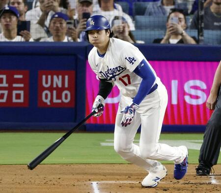 　パドレス戦で復帰し、１回に右前打を放ったドジャース・大谷＝ロサンゼルス（共同）