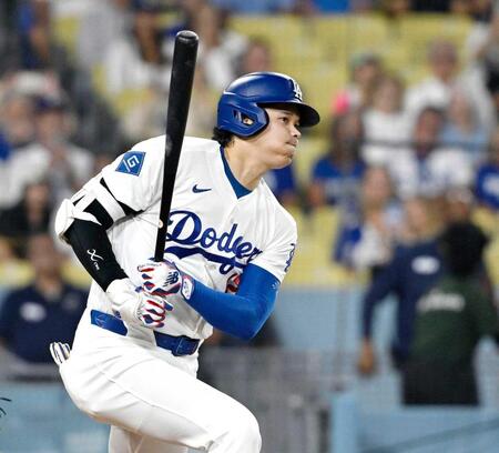 　１回に右前打を放つドジャース・大谷（共同）