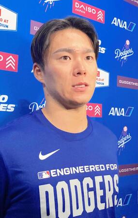 試合後、報道陣の質問に答える山本（撮影・小林信行）