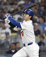　パドレス戦の５回、中飛に倒れたドジャース・大谷＝ロサンゼルス（共同）