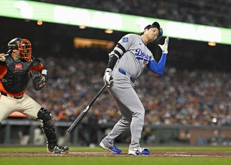 　ジャイアンツ戦の５回、空振り三振に倒れたドジャース・大谷＝サンフランシスコ（共同）