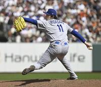５回に３番手で登板した佐々木（共同）