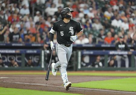 　アストロズ戦の１回、先制の右犠飛を放ったホワイトソックス・村上＝ヒューストン（共同）