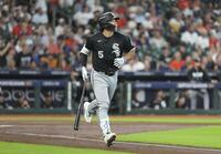 　アストロズ戦の１回、先制の右犠飛を放ったホワイトソックス・村上＝ヒューストン（共同）