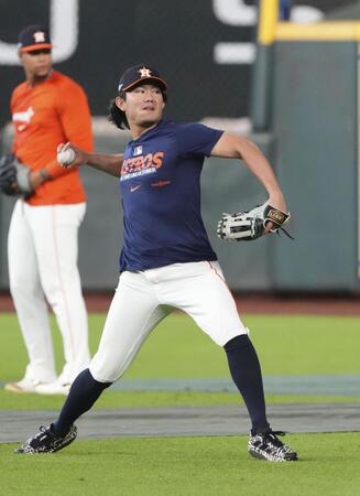 　試合前、調整するアストロズ・今井＝ヒューストン（共同）