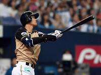 先制の中犠飛を放つ日本ハム・大谷翔平