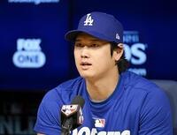 　地区シリーズを前に、記者会見するドジャース・大谷＝２日、ロサンゼルス（共同）