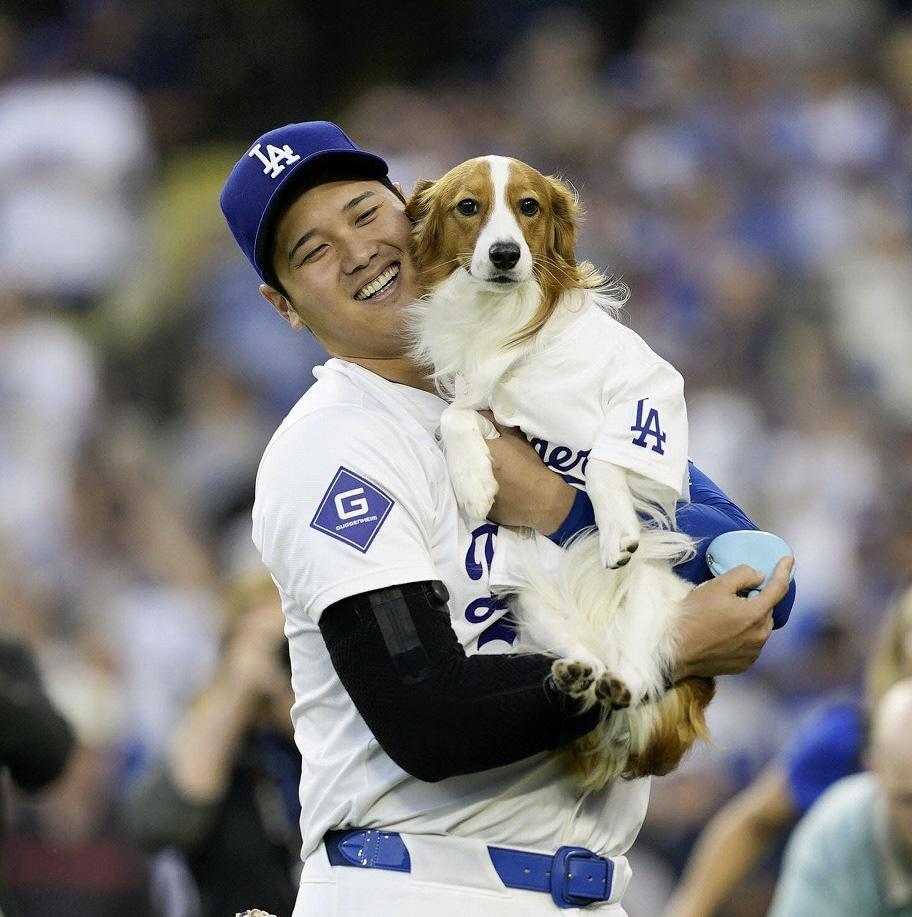 ドジャース・大谷翔平と愛犬デコピン（提供・共同通信社）