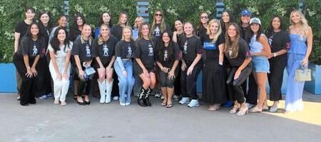 ドジャーワイブスのインスタフラム（ｌａｄｏｄｇｅｒｗｉｖｅｓ）より