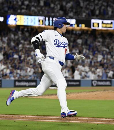 　ブレーブス戦の５回、左前打を放ったドジャース・大谷＝ロサンゼルス（共同）