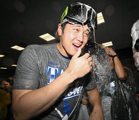 　リーグ優勝決定シリーズ進出を決め、祝勝会で盛り上がるドジャース・大谷＝アトランタ（共同）