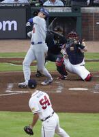 　ブレーブス戦の４回、空振り三振に倒れたドジャース・大谷＝アトランタ（共同）