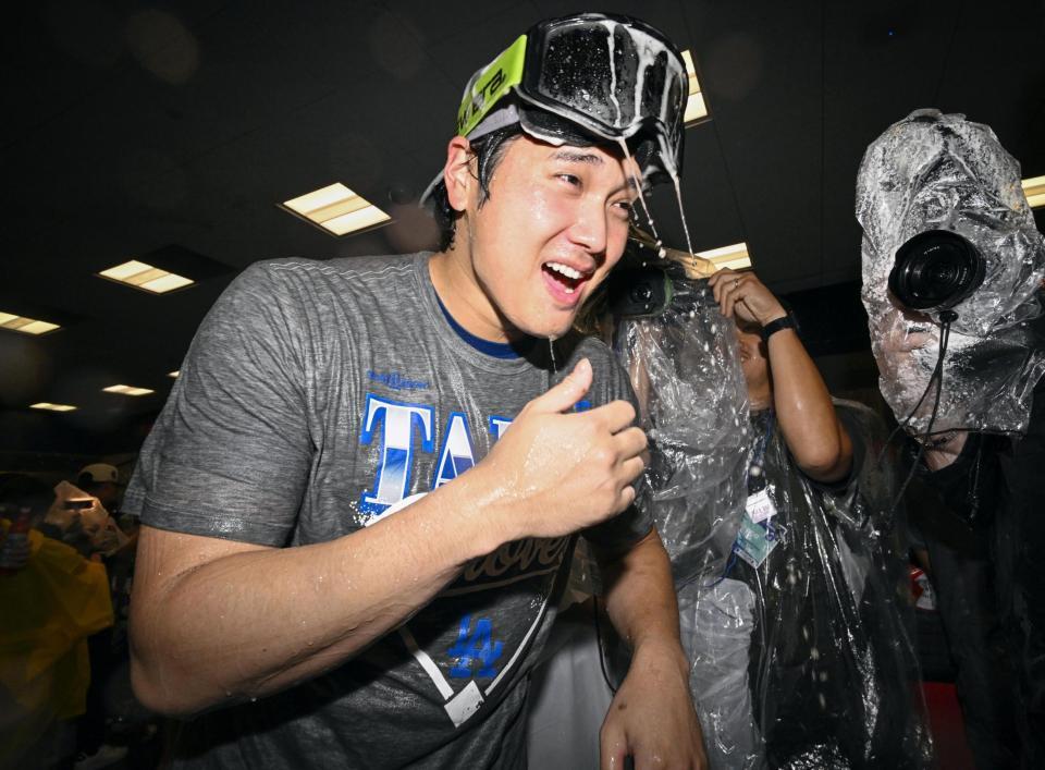 　リーグ優勝決定シリーズ進出を決め、祝勝会で盛り上がるドジャース・大谷＝アトランタ（共同）