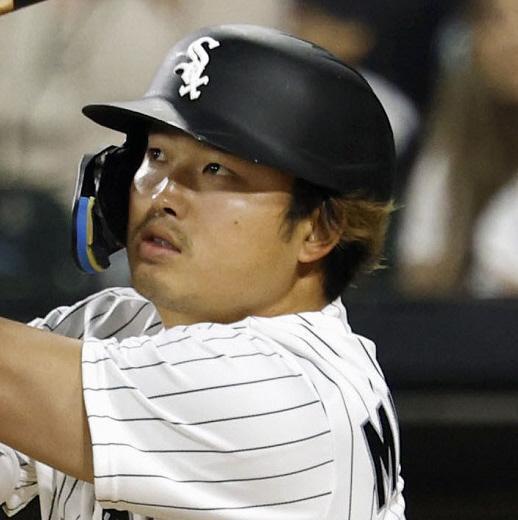 村上の先制の押し出し四球で本拠地熱狂