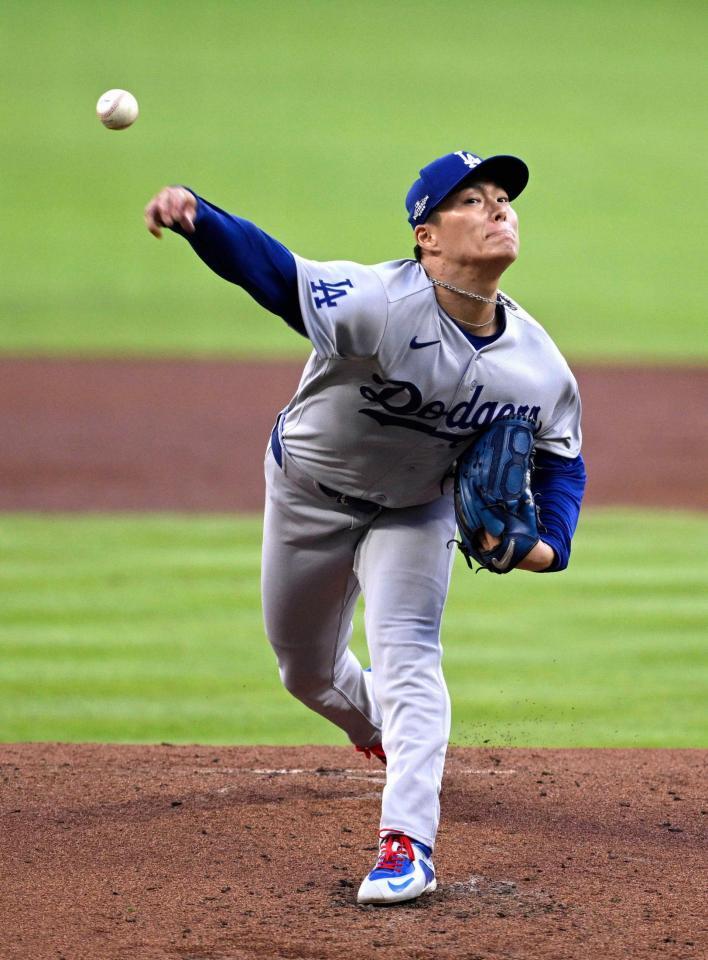 　６日のブレーブスとの地区シリーズに先発したドジャース・山本（共同）