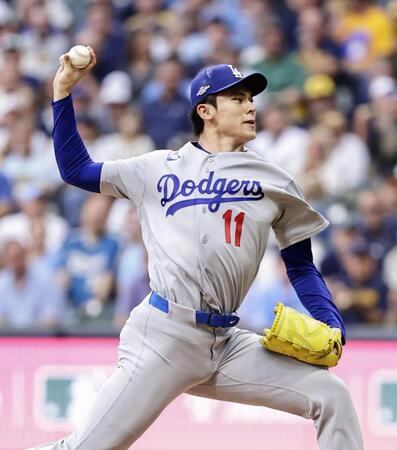 　ブルワーズ戦の４回に３番手で登板したドジャース・佐々木朗＝ミルウォーキー（共同）