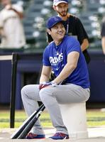 　打撃練習に臨むドジャース・大谷＝ミルウォーキー（共同）
