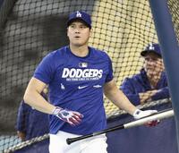 　打撃練習をするドジャース・大谷＝ロサンゼルス（共同）