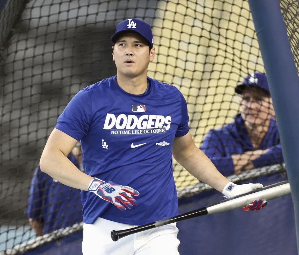 　打撃練習をするドジャース・大谷＝ロサンゼルス（共同）