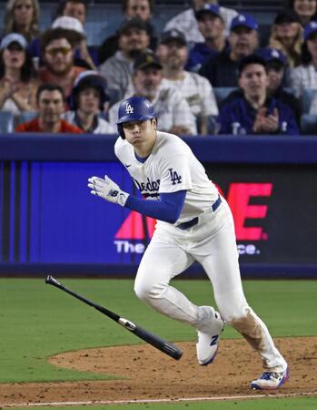 　ブルワーズ戦の８回、中前打を放ったドジャース・大谷＝ロサンゼルス（共同）