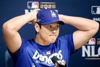 　記者会見する大谷（共同）