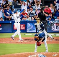 ２回、３ランを放って絶叫する大谷とうなだれるメイ（ロサンゼルス・ドジャース提供）